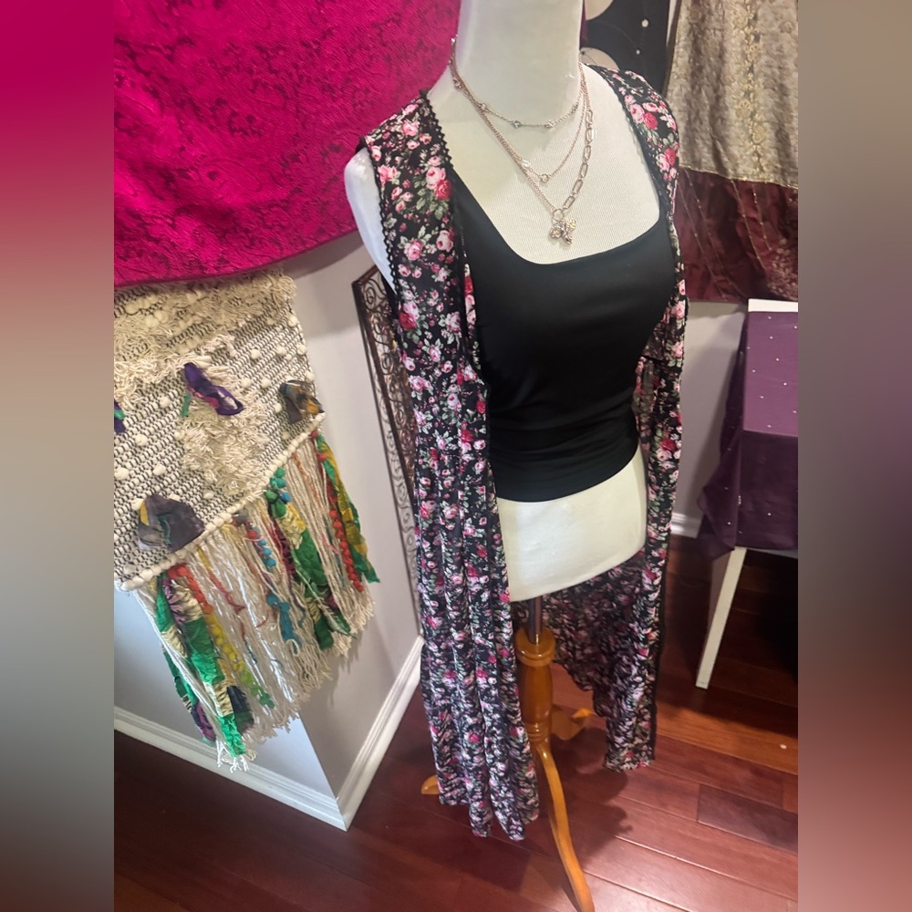 Hot Topic Black and Pink Floral Button Kimono Vest Small